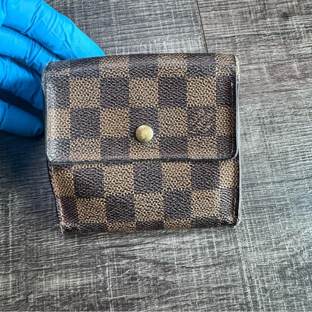 Louis Vuitton elegant wallet